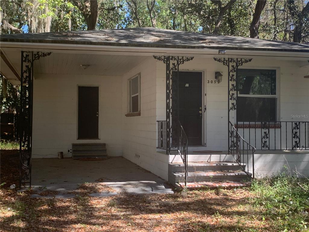 3055 Oak Road Orange Park, FL 32065 - Photo 4 of 13 a view of a garage