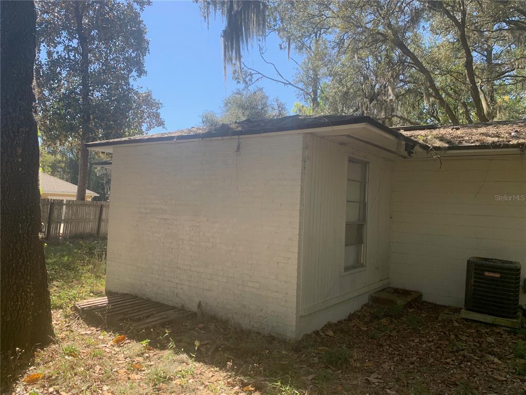 3055 Oak Road Orange Park, FL 32065 - Photo 10 of 13 a backyard of a house