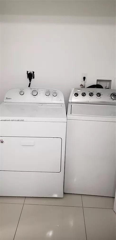 2285 Northwest 91st Street Miami, FL 33147 - Photo 5 of 9 a utility room with dryer and washer