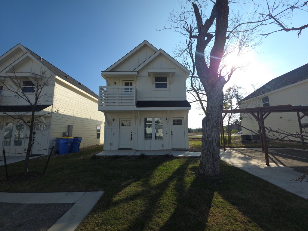 2002 West 2nd Street, Unit 1202 Taylor, TX 76574 - Photo 1 of 15 Front of property
