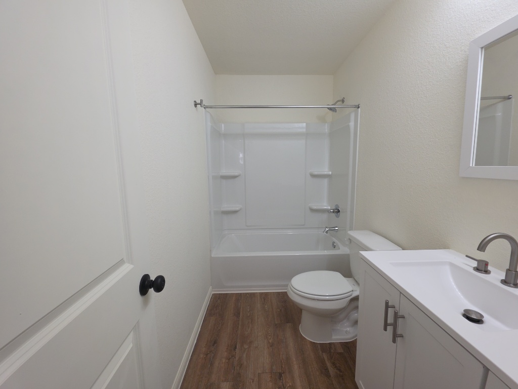 2002 West 2nd Street, Unit 1202 Taylor, TX 76574 - Photo 12 of 15 Full bathroom with shower/tub combination