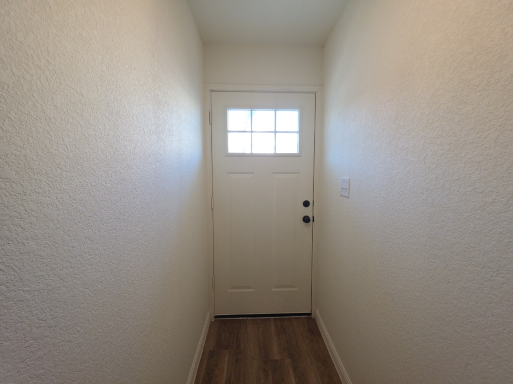 2002 West 2nd Street, Unit 1202 Taylor, TX 76574 - Photo 3 of 15 Entry