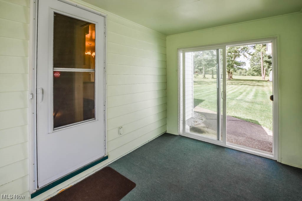 1836 Far View Road Green, OH 44312 - Photo 20 of 27 Breezeway