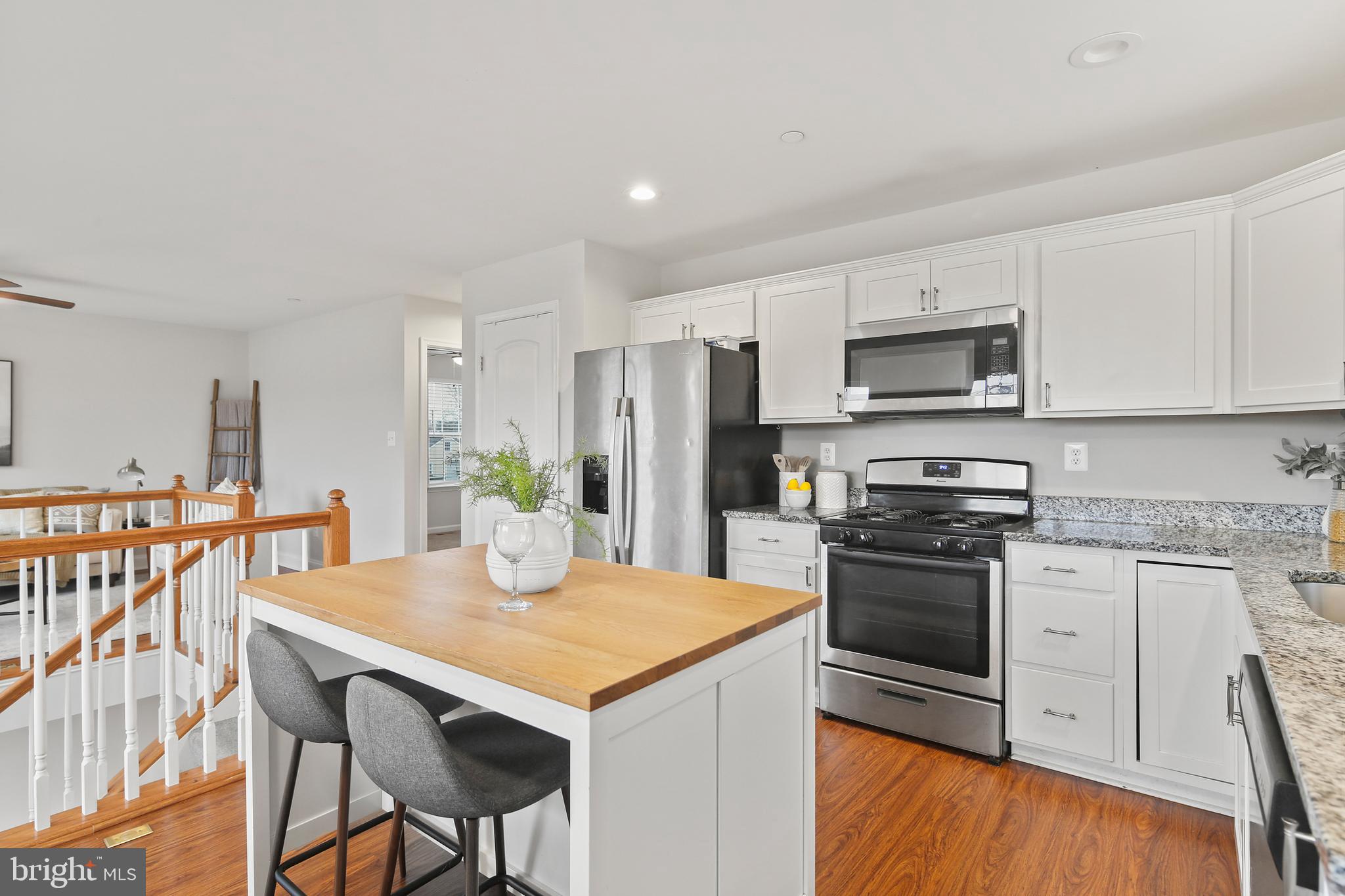617 Cedar Hill Road Baltimore, MD 21225 - Photo 11 of 38 Kitchen w/ Granite Countertops