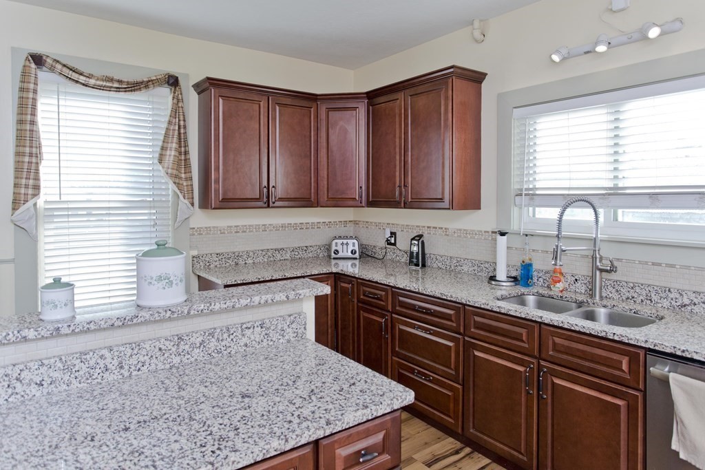 16 Lawrence Road Chicopee, MA 01013 - Photo 8 of 29