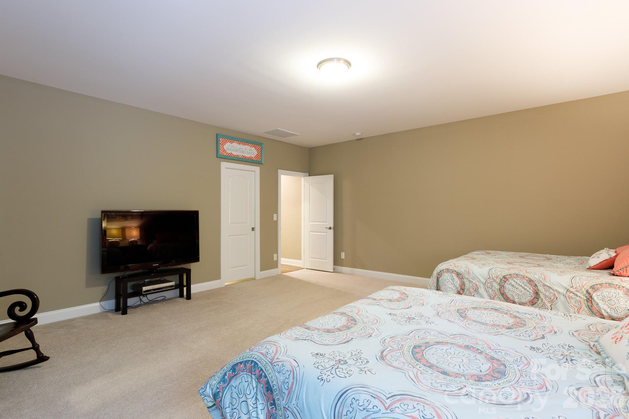 6704 Montgomery Road Lake Wylie, SC 29710 - Photo 26 of 41