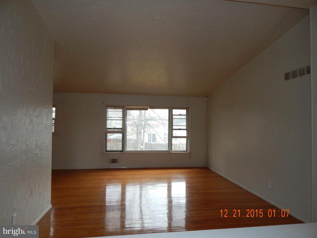 3306 Kenjac Road Baltimore, MD 21244 - Photo 4 of 29 Living Room