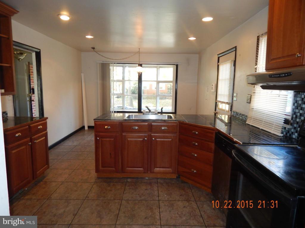 3306 Kenjac Road Baltimore, MD 21244 - Photo 5 of 29 Kitchen