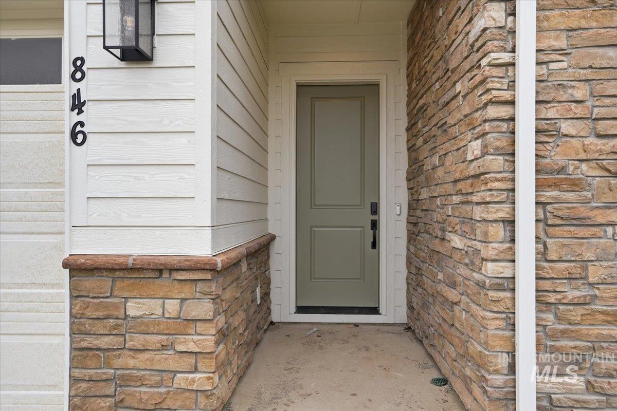 846 North Falling Water Way Eagle, ID 83616 - Photo 2 of 36