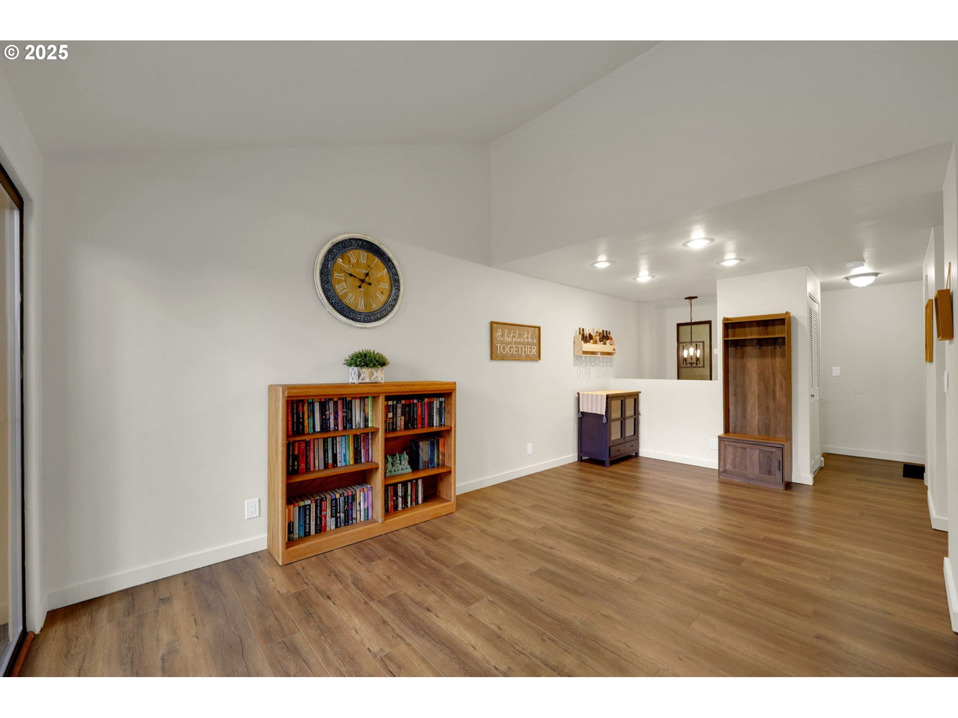 143 Treehill Loop Eugene, OR 97405 - Photo 6 of 48