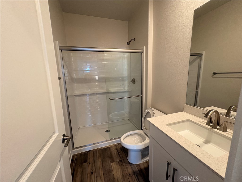 9511 Hannah Way Riverside, CA 92503 - Photo 17 of 28 Second Level Bathroom