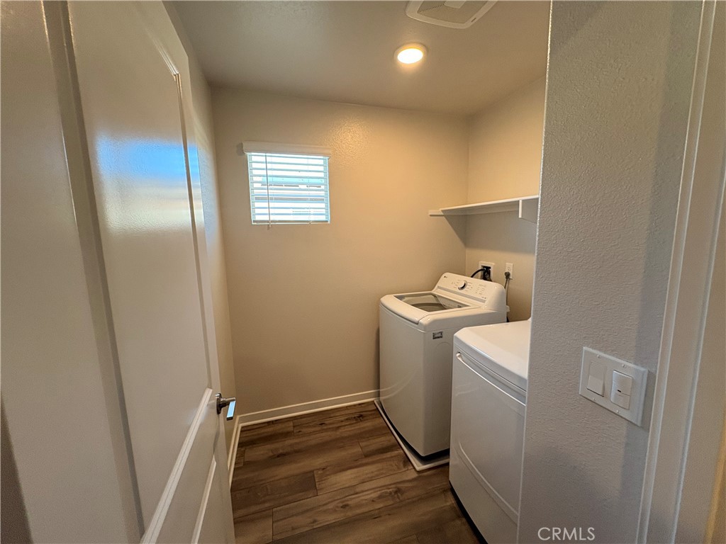 9511 Hannah Way Riverside, CA 92503 - Photo 21 of 24 Third level laundry room