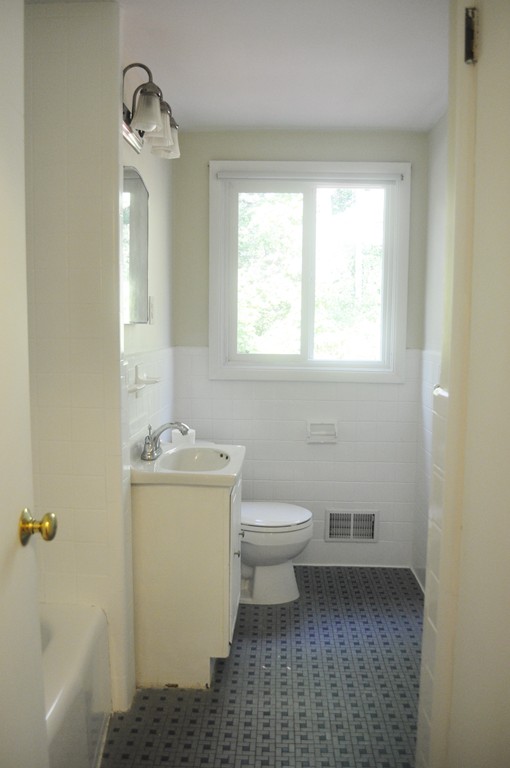 7 Brookvale Road Framingham, MA 01701 - Photo 13 of 27 Gallery Image 13