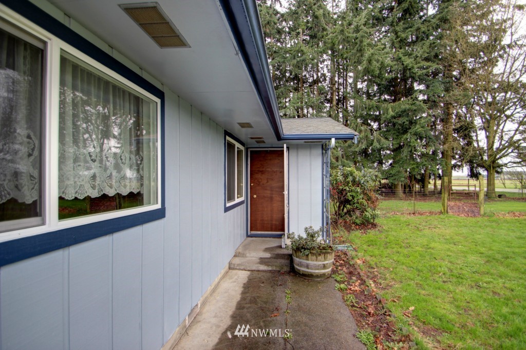 9909 Avon Allen Road Burlington, WA 98233 - Photo 3 of 25