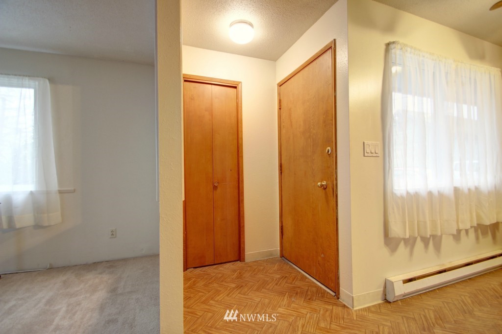 9909 Avon Allen Road Burlington, WA 98233 - Photo 5 of 25