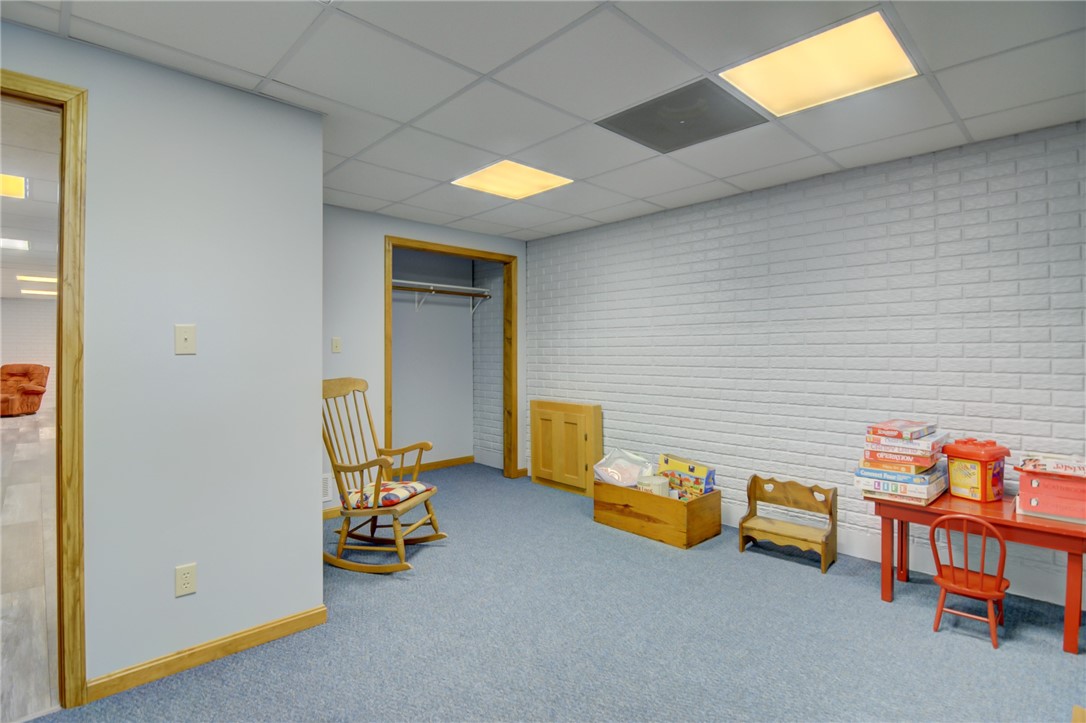 9234 Cabin Road Argenta, IL 62501 - Photo 40 of 47 a view of a room with gym equipment