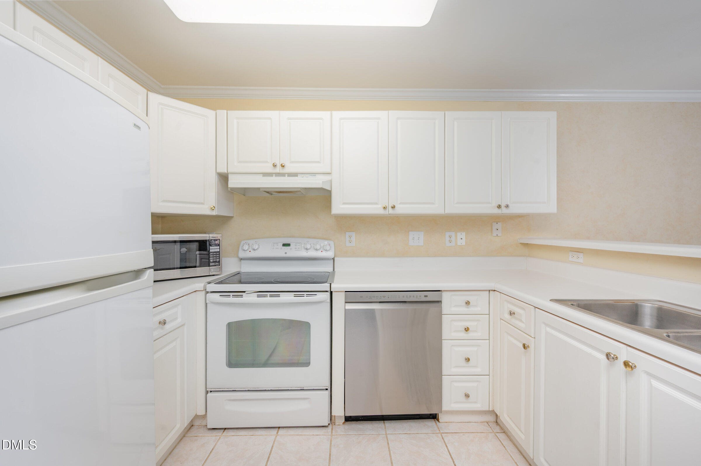 118 Grande Meadow Way Cary, NC 27513 - Photo 16 of 33 a kitchen with white cabinets and white appliances