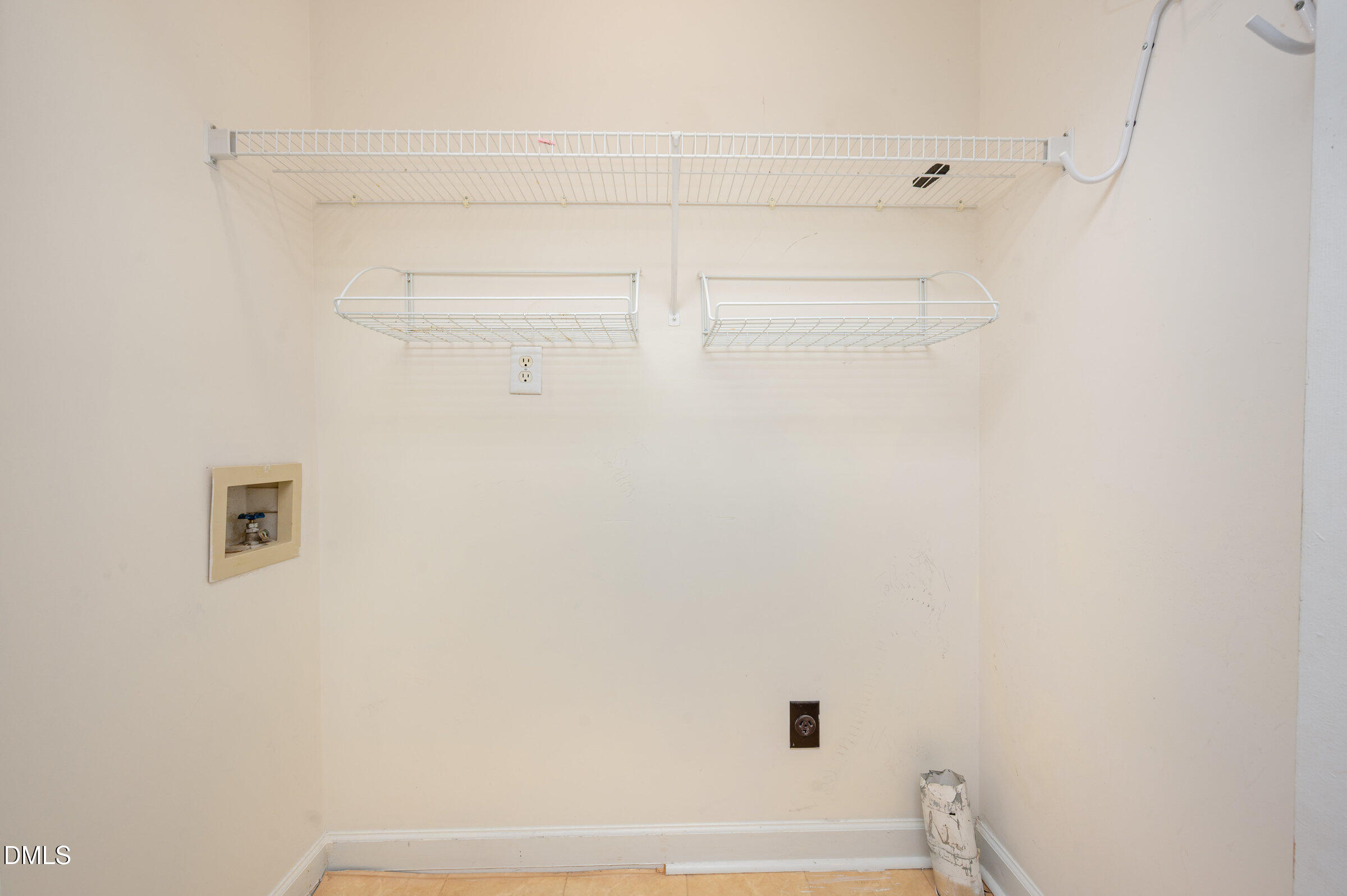 118 Grande Meadow Way Cary, NC 27513 - Photo 27 of 33 a bathroom with a bathtub