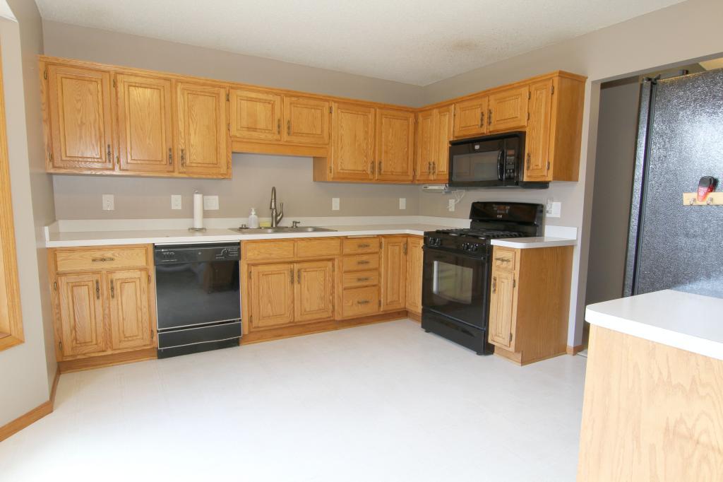 7091 Blake Path Inver Grove Heights, MN 55076 - Photo 8 of 31 Gallery Image 8