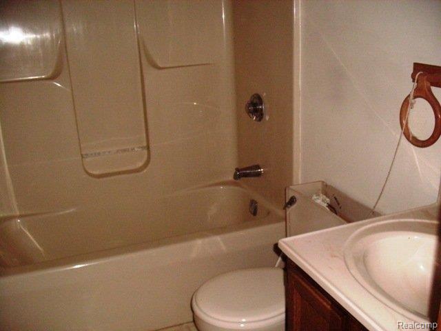 9652 Beard Road Avoca, MI 48006 - Photo 9 of 15 main bath