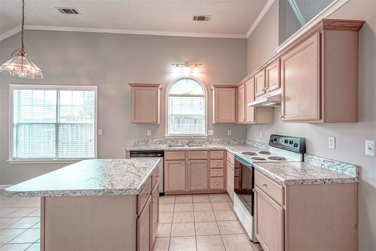 822 North Ericson Road Memphis, TN 38018 - Photo 8 of 25 Featuring island with breakfast bar, Whirlpool range-oven, Kenmore dishwasher.