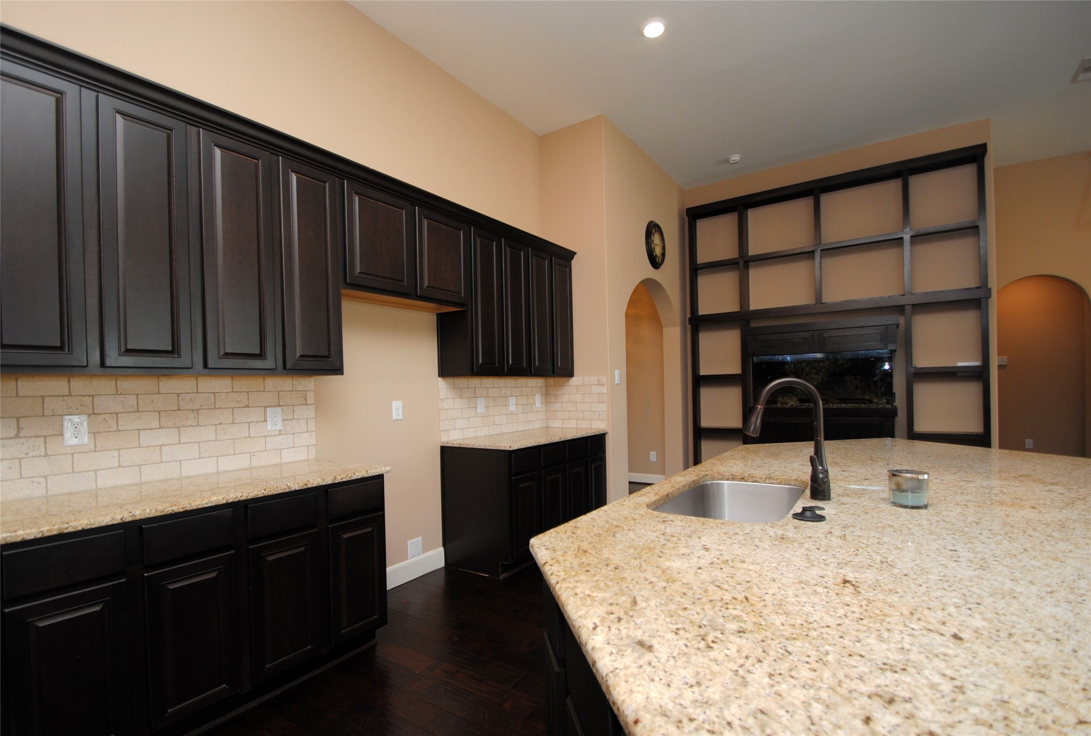 2803 Quartz Rdg Drive Rosharon, TX 77583 - Photo 13 of 44 Bonus! Fish Tank w/Filtration System
