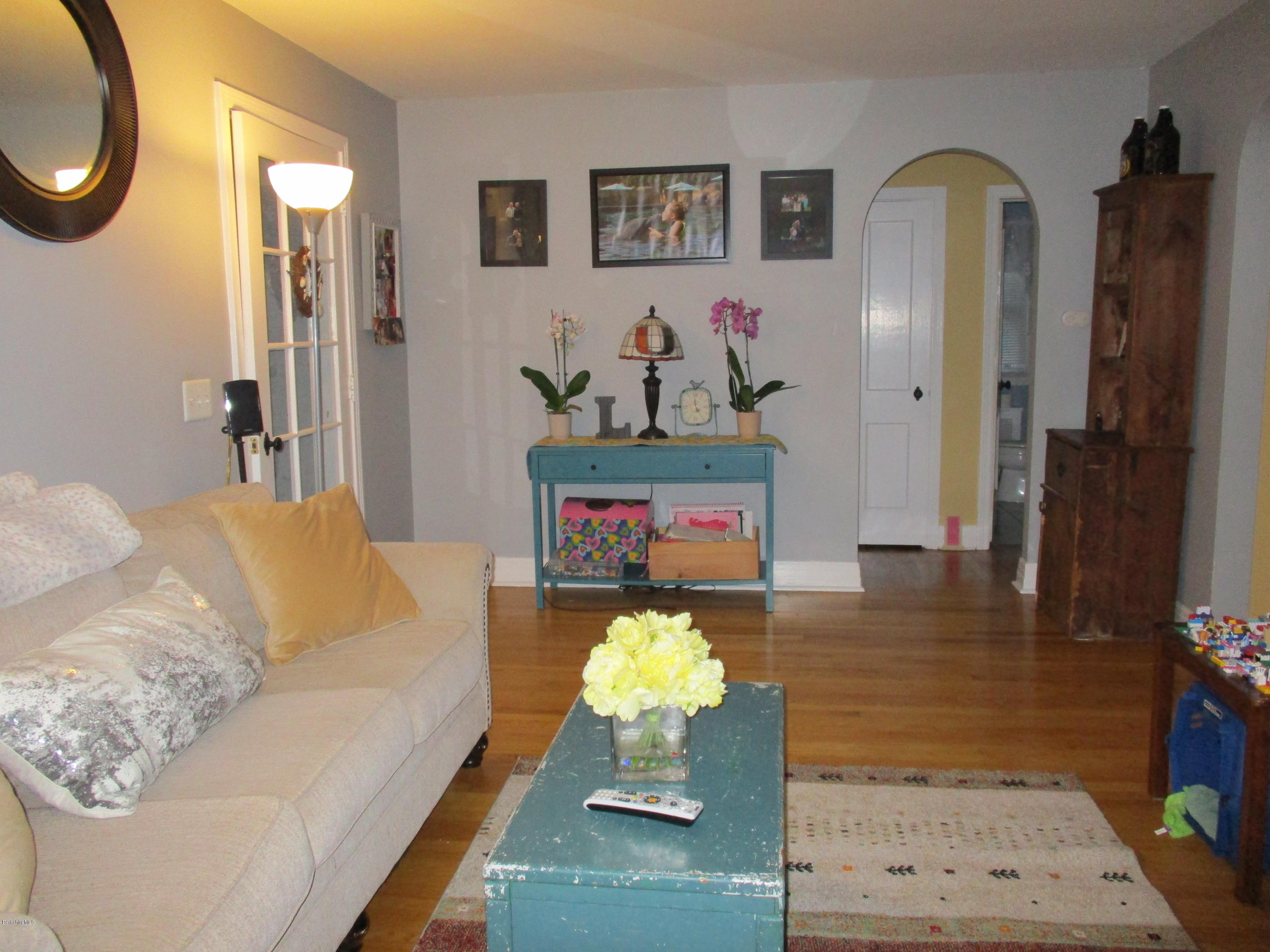 180 Ridgeway Avenue Pittsfield, MA 01201 - Photo 4 of 20 Living room
