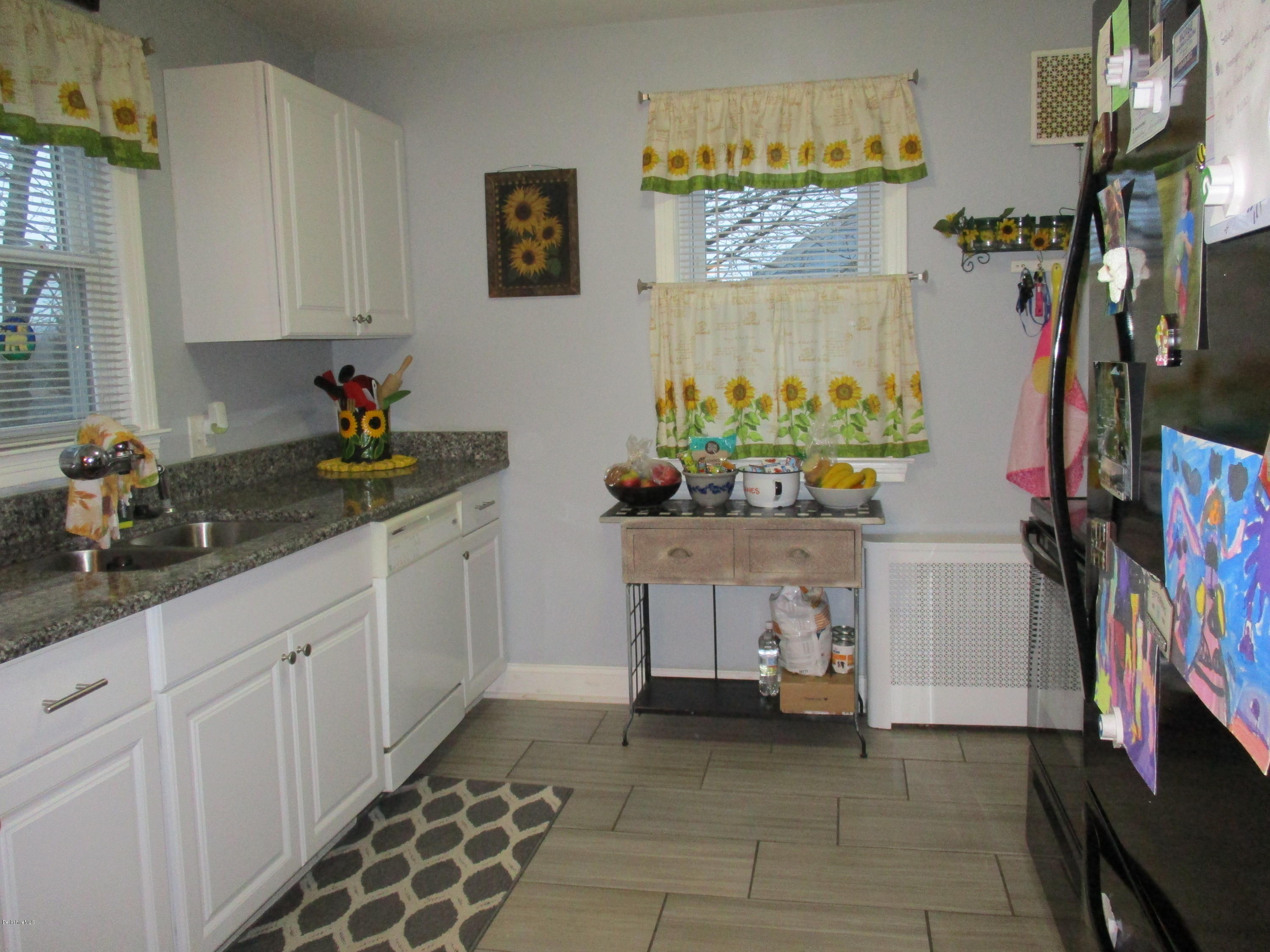 180 Ridgeway Avenue Pittsfield, MA 01201 - Photo 5 of 20 Kitchen
