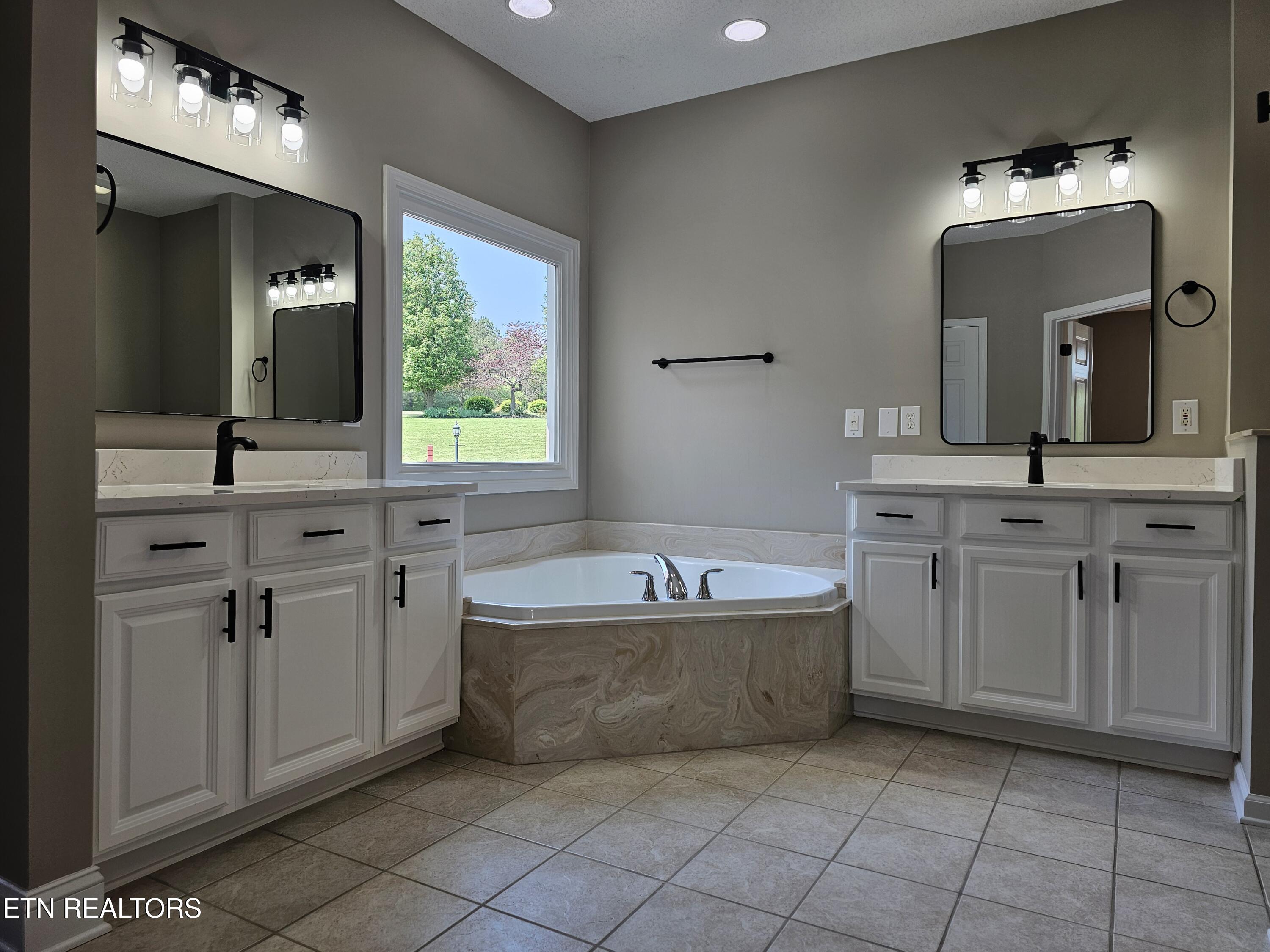 103 Huron Place Loudon, TN 37774 - Photo 17 of 43 20260407_140337