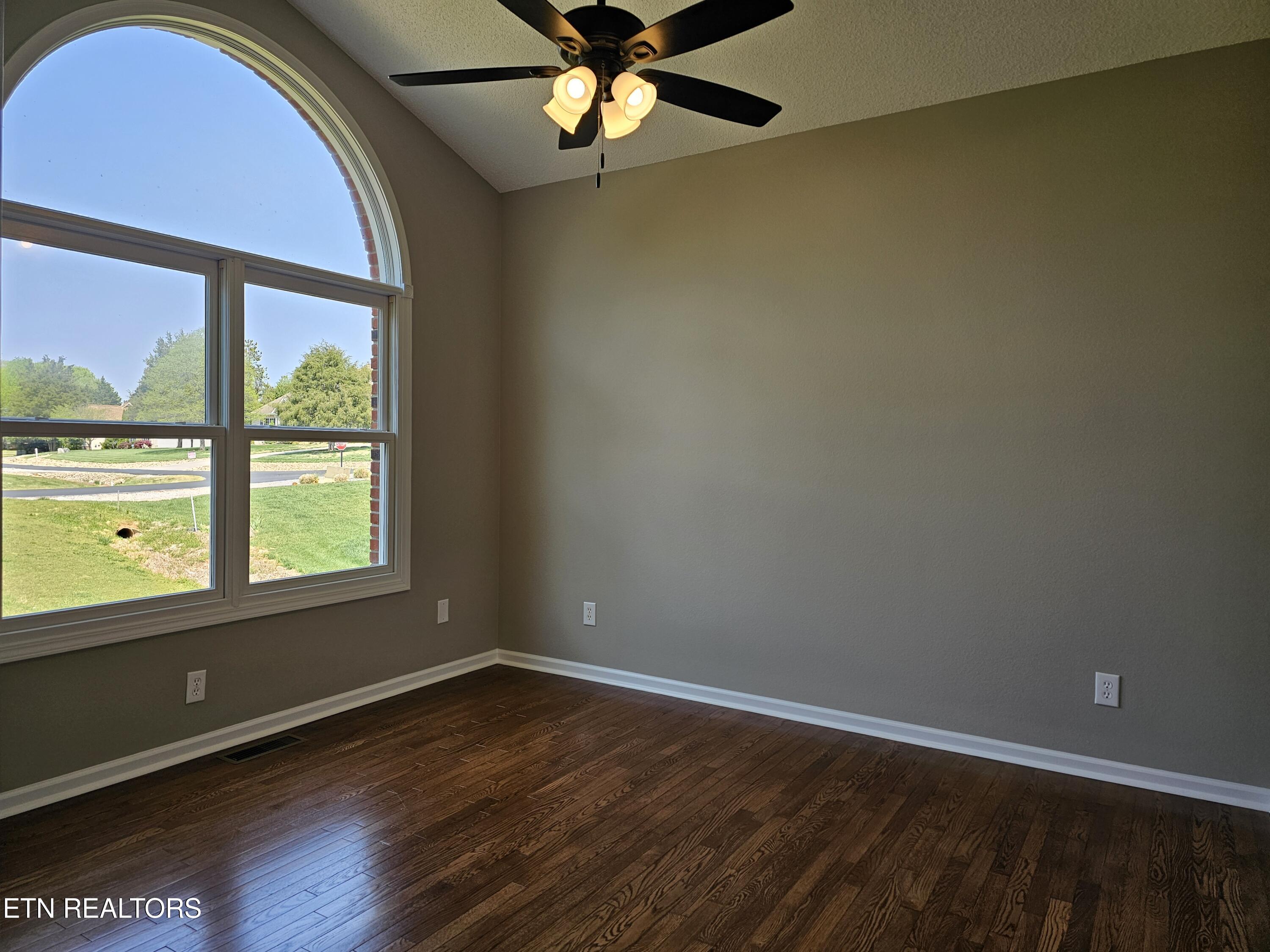 103 Huron Place Loudon, TN 37774 - Photo 3 of 43 20260407_135010