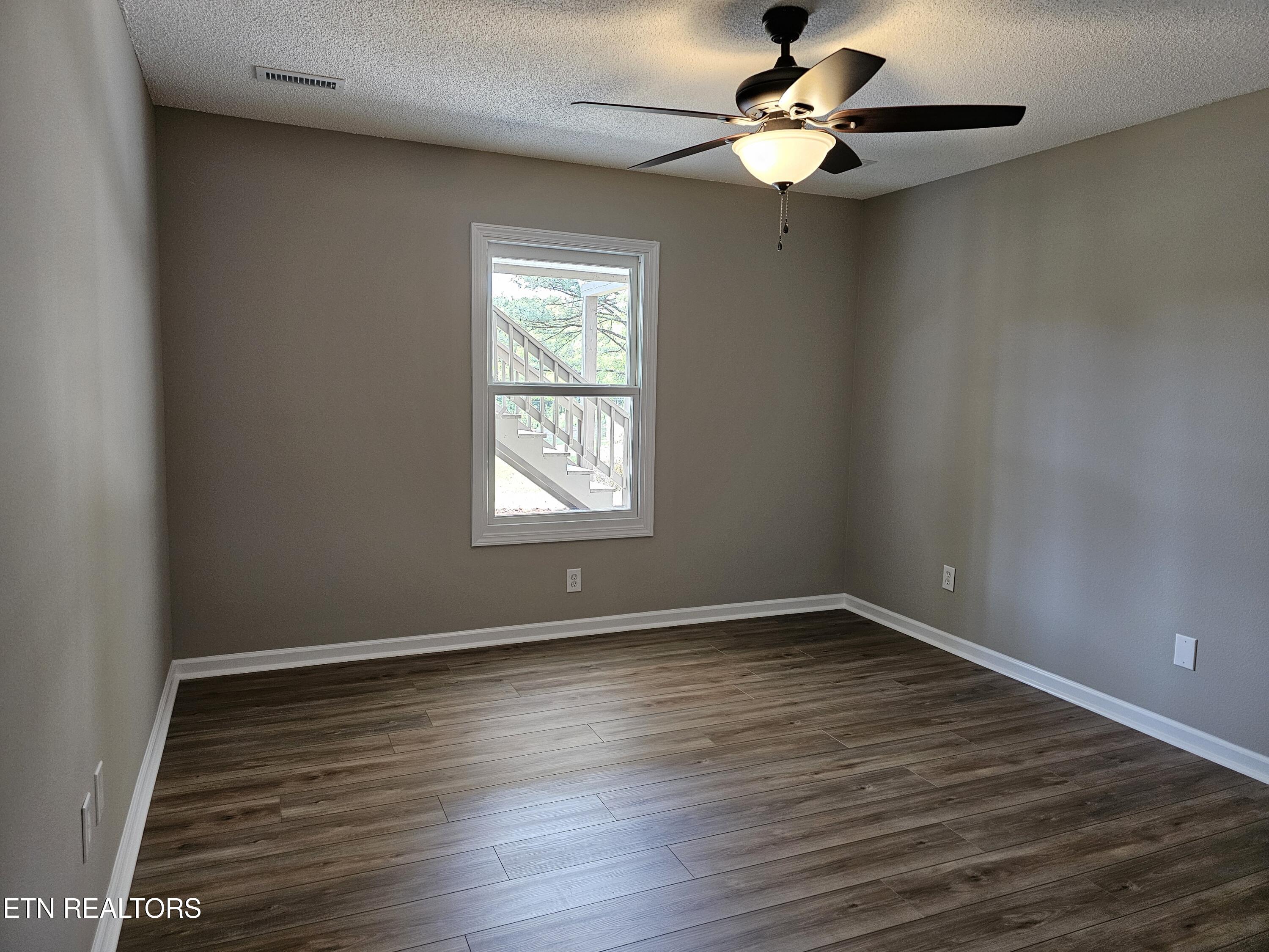 103 Huron Place Loudon, TN 37774 - Photo 35 of 43 20260407_141446