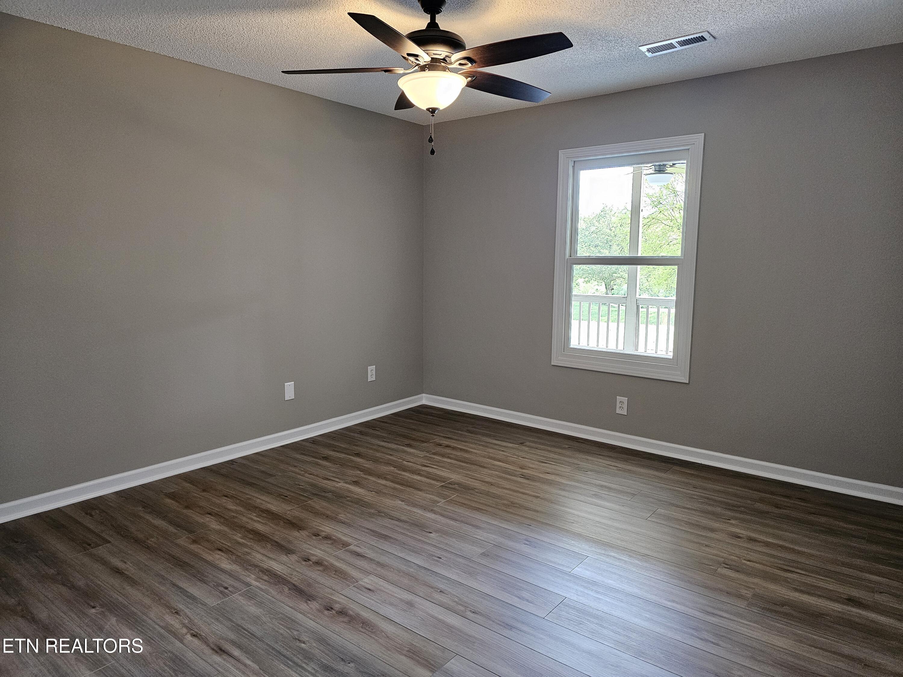 103 Huron Place Loudon, TN 37774 - Photo 36 of 43 20260407_141459