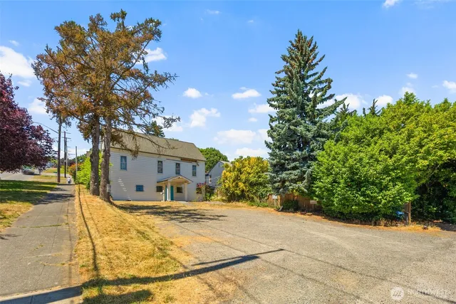 $1,444,000 | 2116 West Dravus Street, Seattle, WA 98199