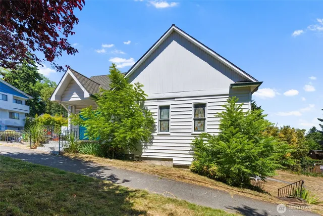 $1,444,000 | 2116 West Dravus Street, Seattle, WA 98199