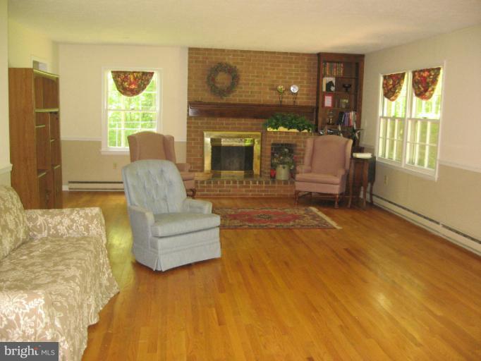1172 Russell Road Berryville, VA 22611 - Photo 2 of 27 Living Room