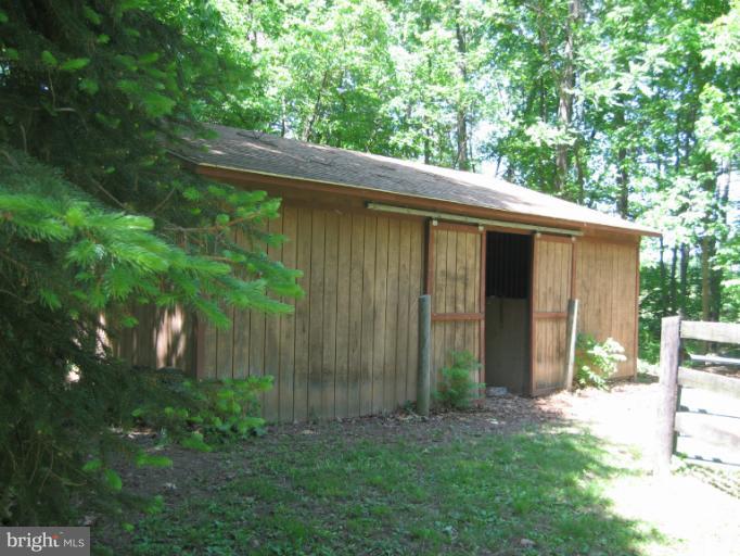 1172 Russell Road Berryville, VA 22611 - Photo 7 of 27 Barn