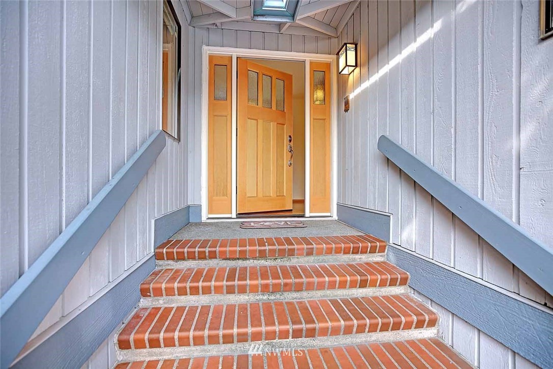 6409 146th Street Southwest Edmonds, WA 98026 - Photo 3 of 25 Gallery Image 3