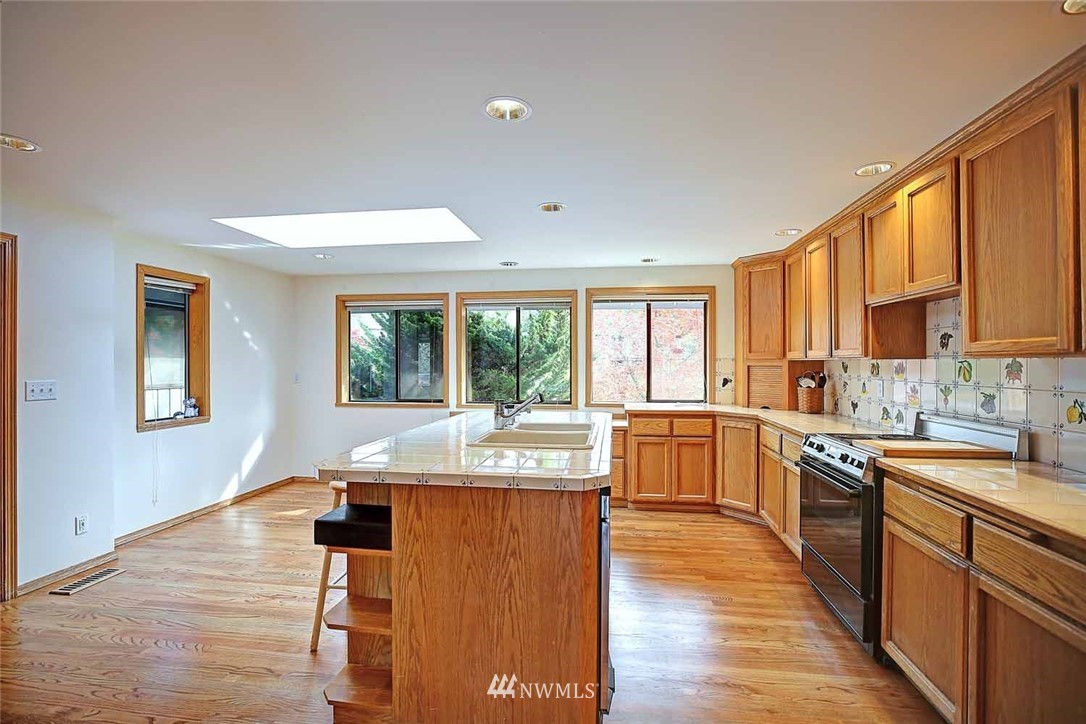 6409 146th Street Southwest Edmonds, WA 98026 - Photo 8 of 25 Gallery Image 8