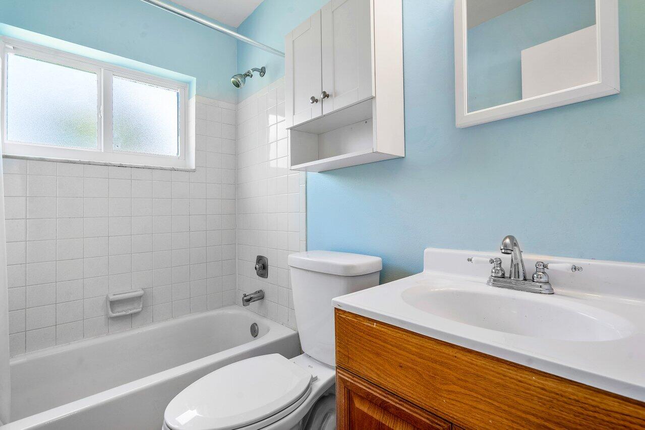 10695 Emperor Street Boca Raton, FL 33428 - Photo 12 of 34 012-10695EmperorStreet-BocaRaton-FL-3342