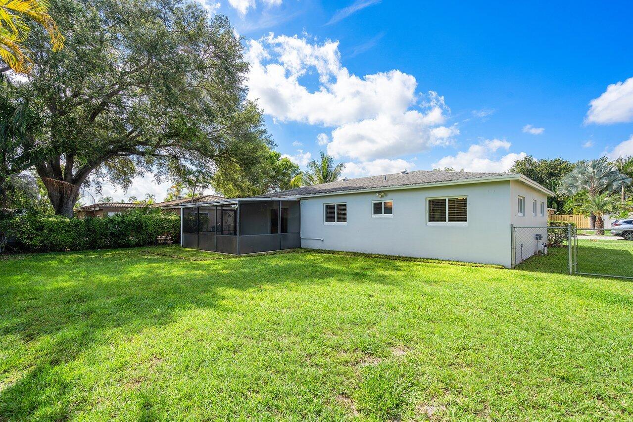 10695 Emperor Street Boca Raton, FL 33428 - Photo 21 of 34 022-10695EmperorStreet-BocaRaton-FL-3342