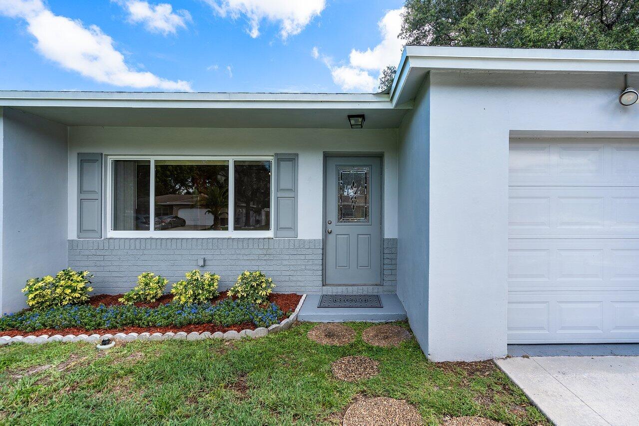 10695 Emperor Street Boca Raton, FL 33428 - Photo 4 of 34 004-10695EmperorStreet-BocaRaton-FL-3342