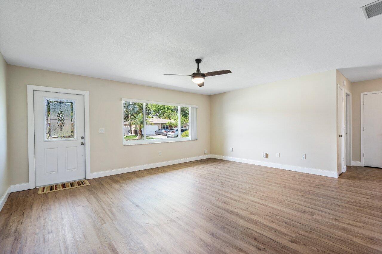 10695 Emperor Street Boca Raton, FL 33428 - Photo 5 of 34 006-10695EmperorStreet-BocaRaton-FL-3342