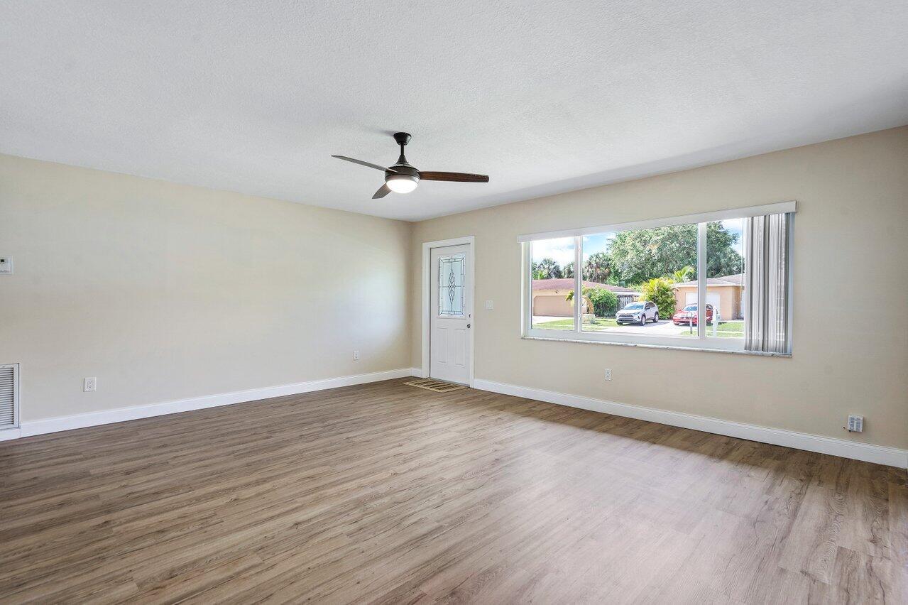 10695 Emperor Street Boca Raton, FL 33428 - Photo 6 of 34 005-10695EmperorStreet-BocaRaton-FL-3342