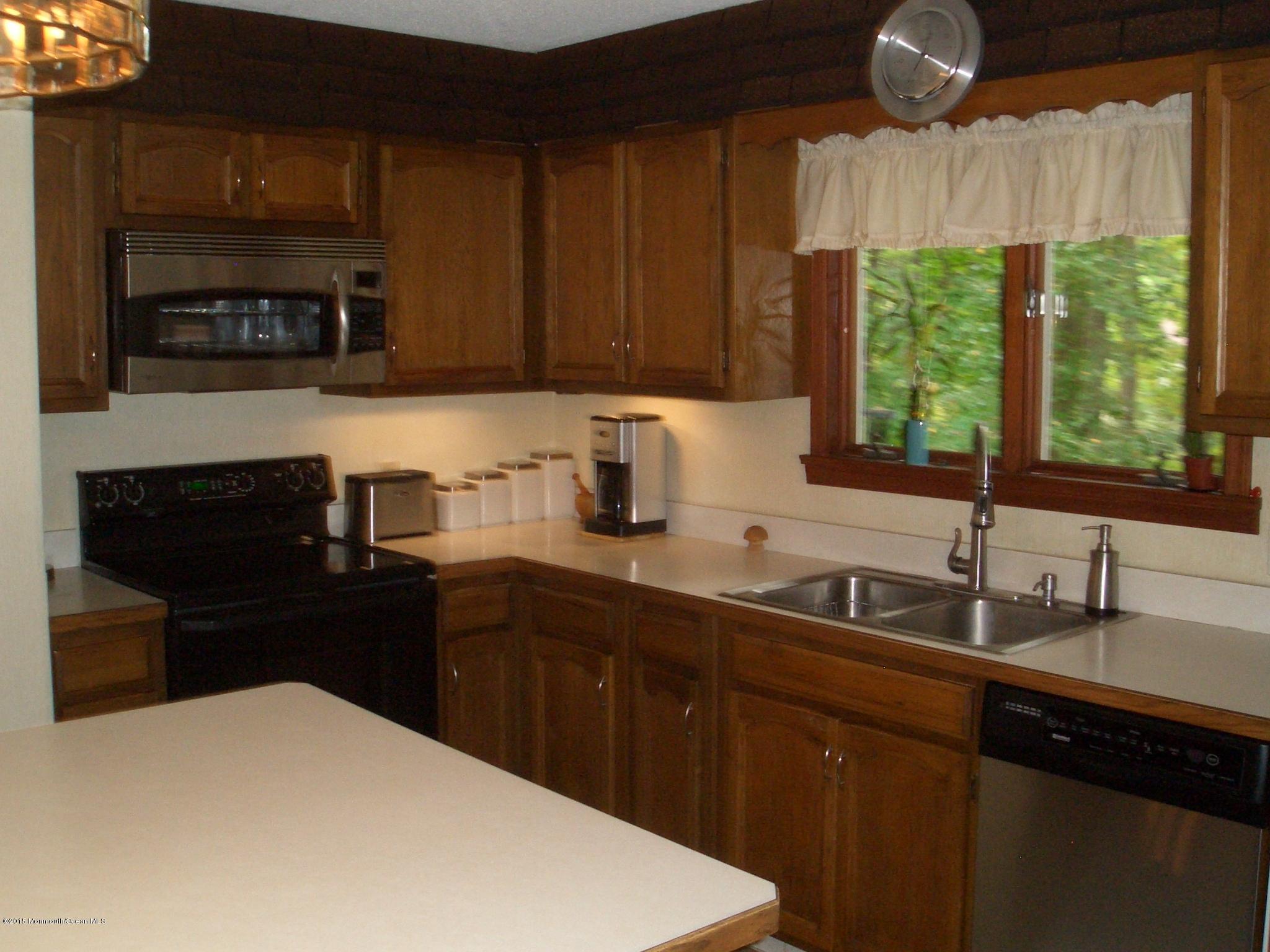 136 Millstone Road Millstone Township, NJ 08535 - Photo 21 of 35 CIMG2470