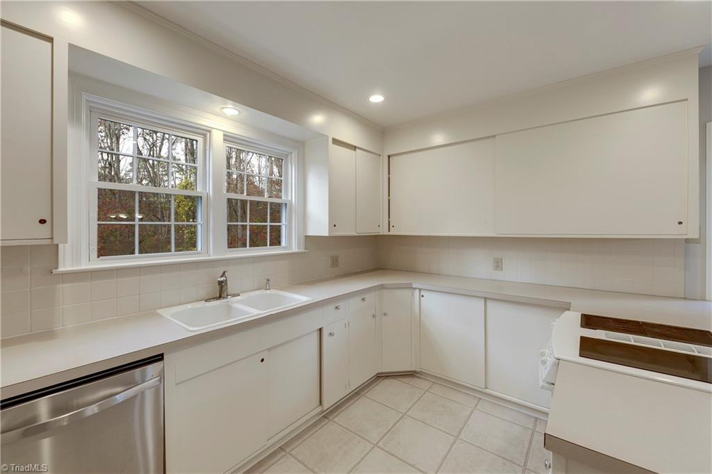 4342 Robinhood Road Winston-Salem, NC 27106 - Photo 5 of 30 Gallery Image 5