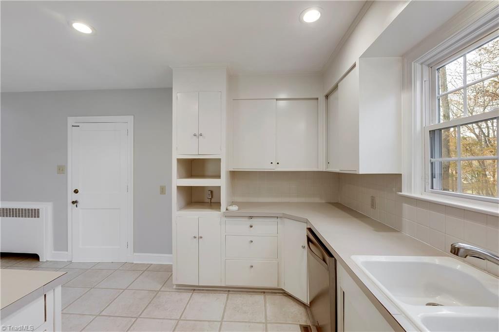4342 Robinhood Road Winston-Salem, NC 27106 - Photo 6 of 30 Gallery Image 6