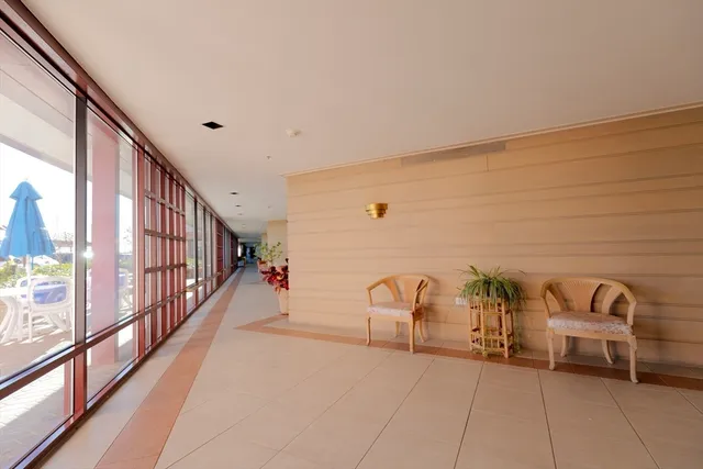 a view of livingroom with furniture