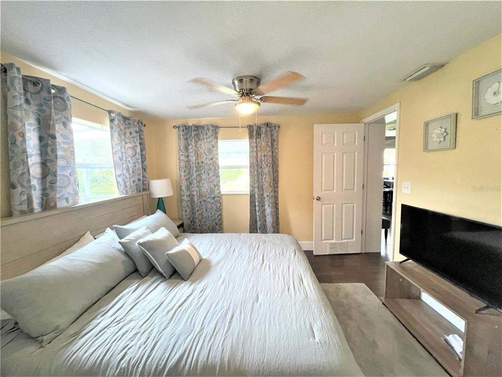 5106 104th Street North St. Petersburg, FL 33708 - Photo 16 of 35 a bedroom with a bed and a flat screen tv