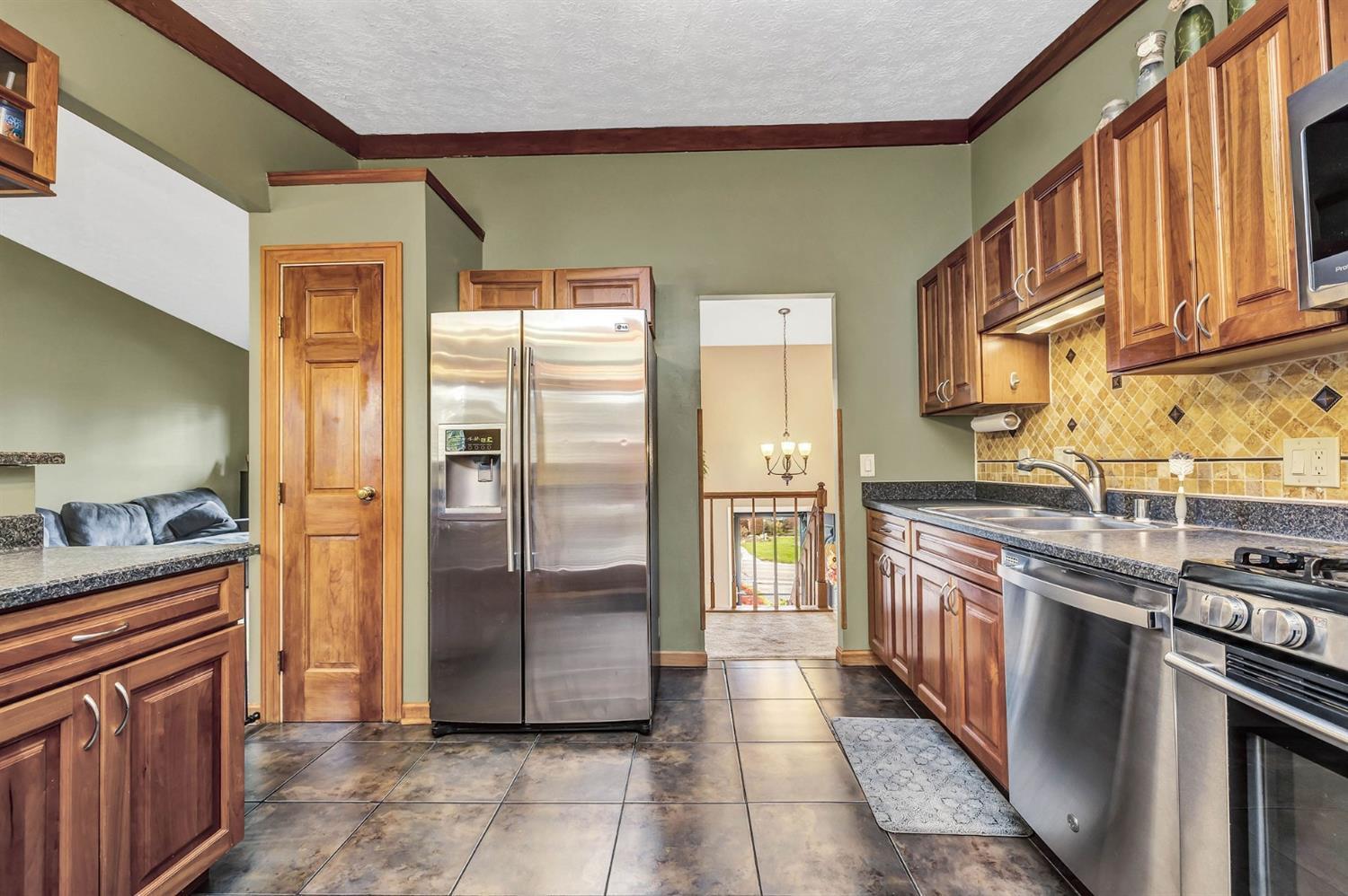 1028 Pontius Road Cincinnati, OH 45233 - Photo 13 of 50