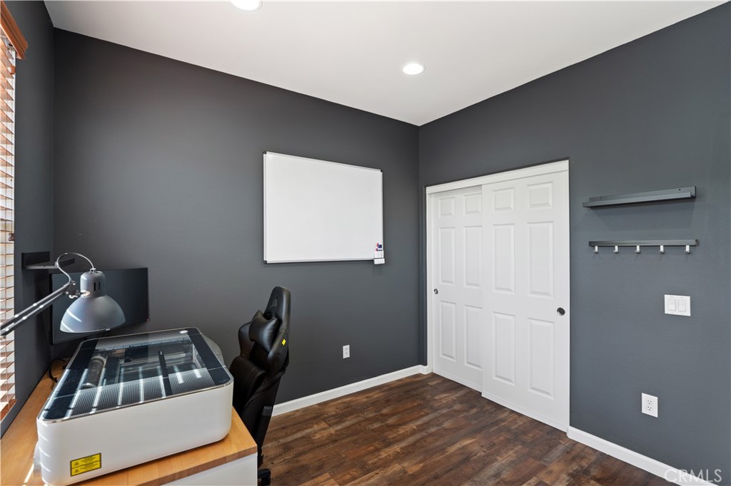 3108 North Oxnard Boulevard Oxnard, CA 93036 - Photo 17 of 40 a room with furniture and wooden floor